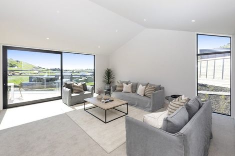 Photo of property in 8 Flowers Lane, Cracroft, Christchurch, 8022