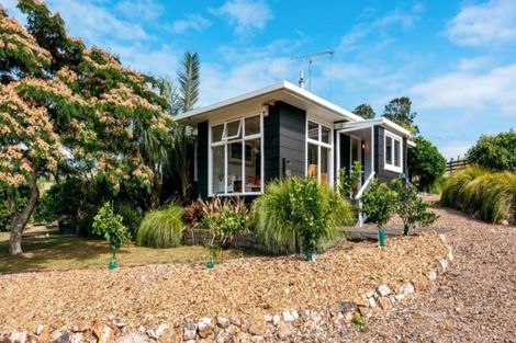 Photo of property in 68 Onetangi Road, Waiheke Island, 1971