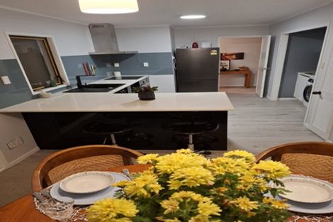 Photo of property in 1/64 Carlisle Road, Browns Bay, Auckland, 0630