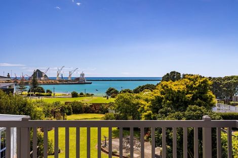 Photo of property in 84 Whiteley Street, Moturoa, New Plymouth, 4310