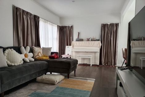 Photo of property in 1/3 De Thiery Place, Pakuranga Heights, Auckland, 2010