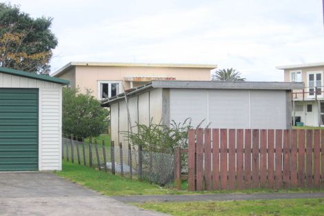 Photo of property in 102 Charleston Avenue, Whangamata, 3620