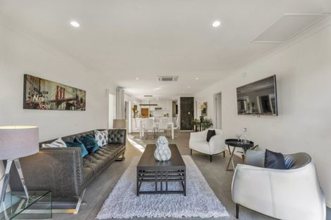 Photo of property in 6 Canonbie Place, East Tamaki Heights, Auckland, 2016