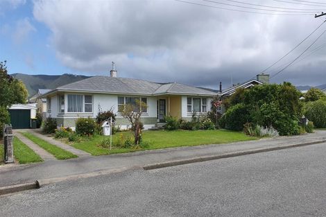 Photo of property in 3 Balmoral Street, Waimate, 7924