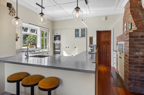 Photo of property in 187 South Road, Hawera, 4610