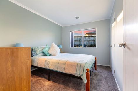 Photo of property in 12 Nirmal Place, Sunnyvale, Auckland, 0612