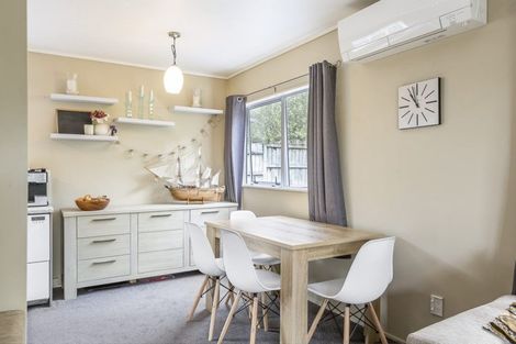 Photo of property in 2/39 Fairmount Road, Titirangi, Auckland, 0604