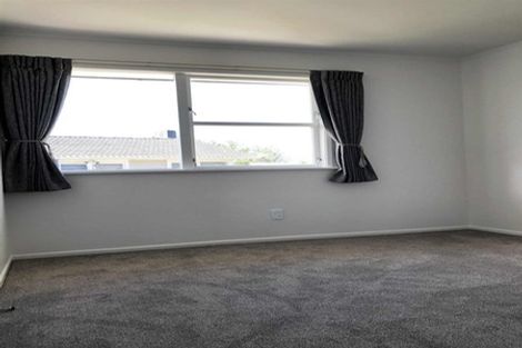 Photo of property in 11 Finlow Drive, Te Atatu South, Auckland, 0610