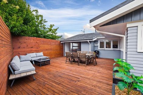 Photo of property in 15 Matipo Road, Te Atatu Peninsula, Auckland, 0610