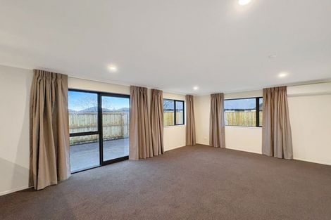 Photo of property in 35 Whiteoak Drive, 7604
