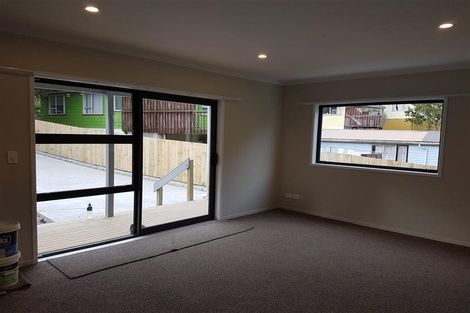 Photo of property in 16 Jenanne Place, Totara Vale, Auckland, 0629