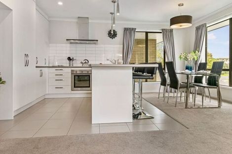 Photo of property in 2 Captain Mitchell Drive, Opaheke, Papakura, 2113