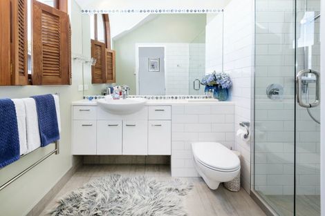 Photo of property in 16a Burford Place, Mellons Bay, Auckland, 2014