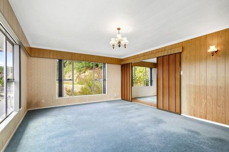 Photo of property in 4 Saint Hildas Glade, Tawa, Wellington, 5028