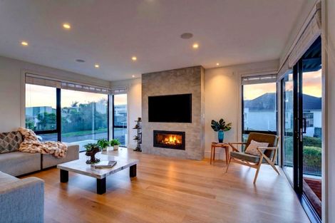 Photo of property in 37 Lake Pupuke Drive, Takapuna, Auckland, 0622