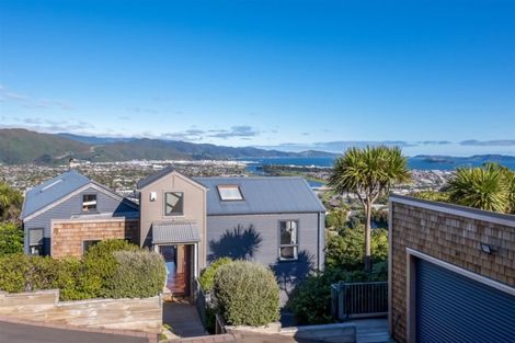 Photo of property in 100 Viewmont Drive, Harbour View, Lower Hutt, 5010