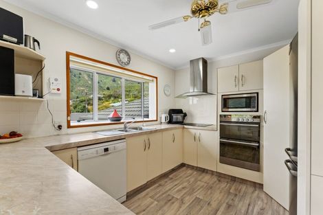 Photo of property in 5 Moana View Road, Waikawa, Picton, 7220