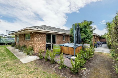 Photo of property in 107 Inwoods Close, Parklands, Christchurch, 8083