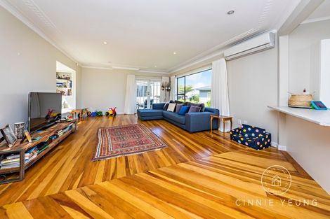 Photo of property in 33 Devon Road, Bucklands Beach, Auckland, 2012