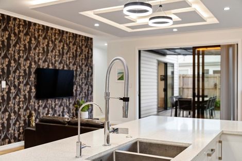 Photo of property in 4 Poutawa Lane, Clarks Beach, 2122