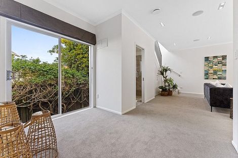 Photo of property in 16 Prestige Place, Castor Bay, Auckland, 0620