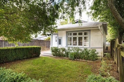 Photo of property in 9 Weston Avenue, Roslyn, Palmerston North, 4414