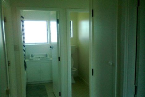 Photo of property in 1/15 Roberts Avenue, Bayswater, Auckland, 0622