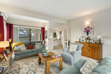 Photo of property in 1/10 Kiteroa Terrace, Rothesay Bay, Auckland, 0630