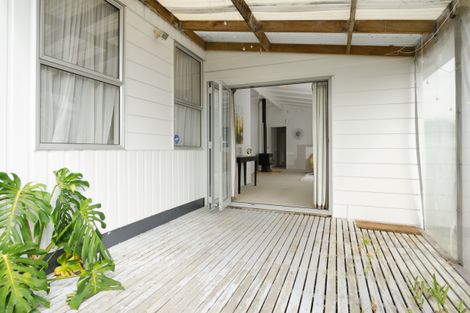 Photo of property in 22 Vina Place, Massey, Auckland, 0614