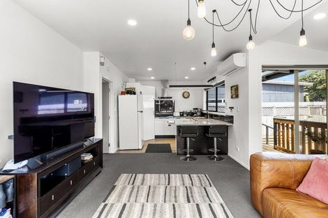 Photo of property in 30 Pioneer Road, Moturoa, New Plymouth, 4310