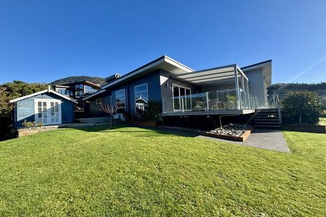 Photo of property in 33 Harbour View Heights, Picton, 7220
