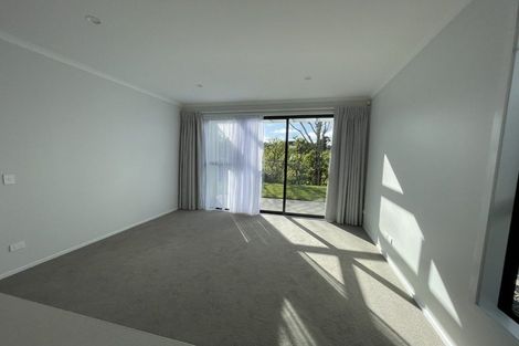 Photo of property in 18 Koreke Close, Kenepuru, Porirua, 5022
