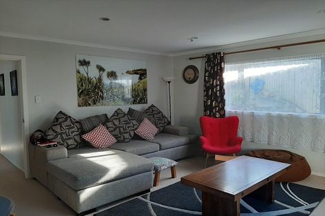 Photo of property in 60b Cyclarama Crescent, Massey, Auckland, 0614