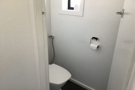 Photo of property in 8 Liverton Crescent, Bishopdale, Christchurch, 8053