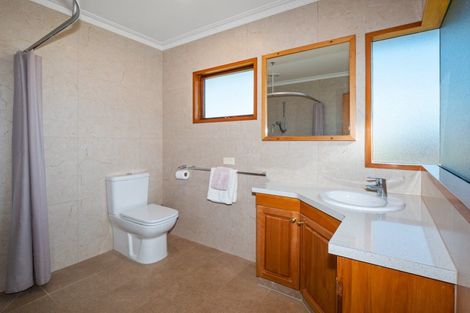 Photo of property in 32 Marine Parade, Mount Maunganui, 3116