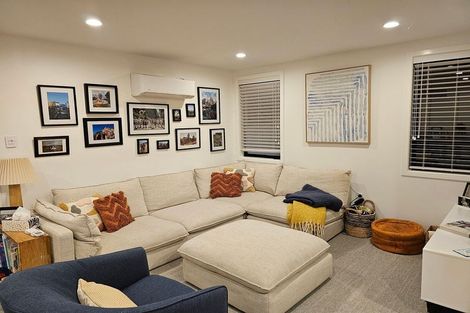 Photo of property in 276 Queens Drive, Lyall Bay, Wellington, 6022