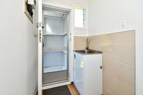 Photo of property in 2/10 Mahon Place, Papatoetoe, Auckland, 2025