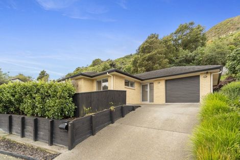 Photo of property in 11b Poneke Drive, Waikanae, 5036