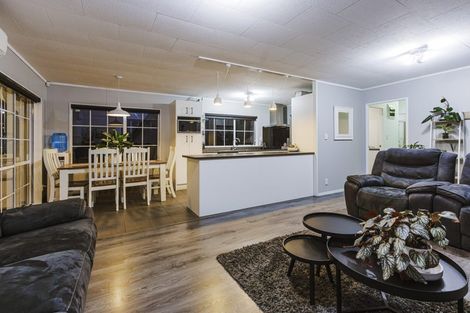 Photo of property in 21 Randwick Place, Randwick Park, Auckland, 2105