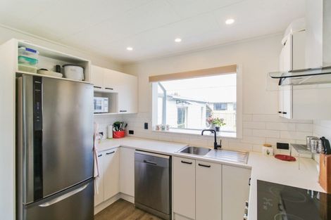 Photo of property in 16 Linklater Avenue, Foxton Beach, Foxton, 4815