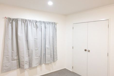 Photo of property in 1/64 Hogans Road, Glenfield, Auckland, 0629