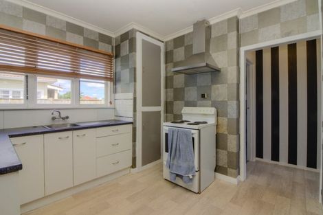 Photo of property in 15 Winchester Street, Levin, 5510