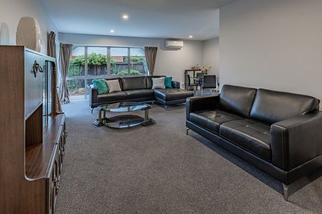 Photo of property in 2/12 Kirsten Place, Parklands, Christchurch, 8083