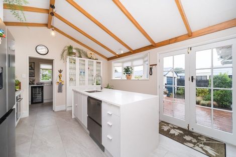 Photo of property in 11 Florence Avenue, Palmerston North, 4414