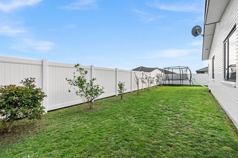 Photo of property in 20 Maturiki Drive, One Tree Point, 0118