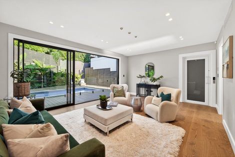 Photo of property in 52 Beach Road, Castor Bay, Auckland, 0620