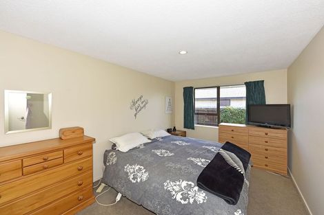 Photo of property in 23 Roberts Road, Hei Hei, Christchurch, 8042