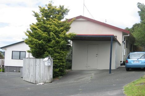 Photo of property in 1/4 Camilla Grove, Totara Vale, Auckland, 0629
