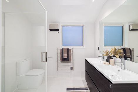 Photo of property in 8c Wychwood Crescent, Bishopdale, Christchurch, 8053