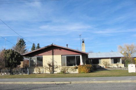 Photo of property in 20 Knowles Crescent, Ranfurly, 9332